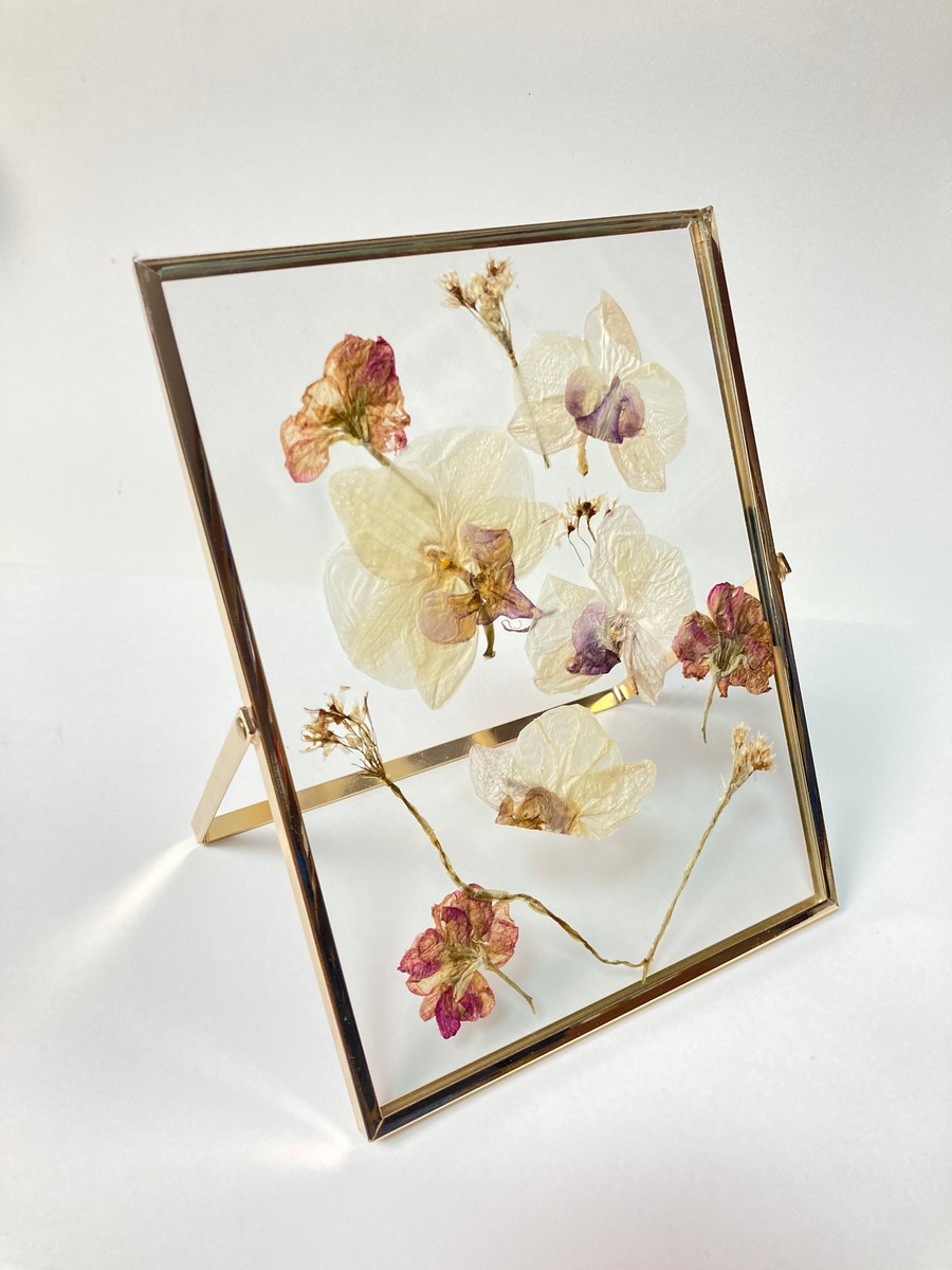 Tablou cu flori presate cu ramă metalică