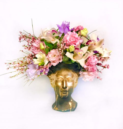 Aranjament floral în vază-statuie Venus